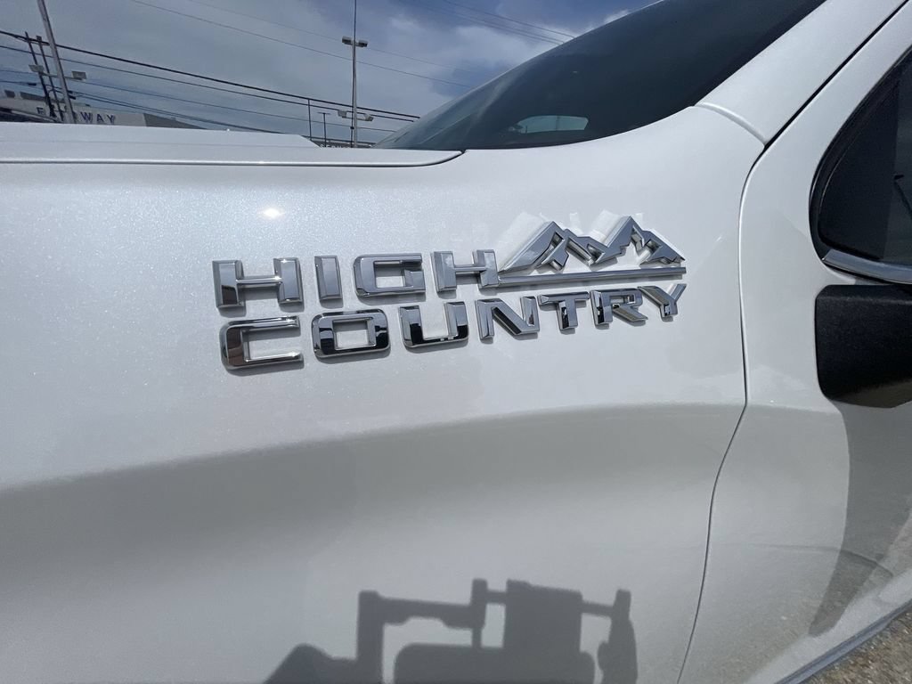 Certified 2024 Chevrolet Silverado 1500 High Country AWD/4WD image 32
