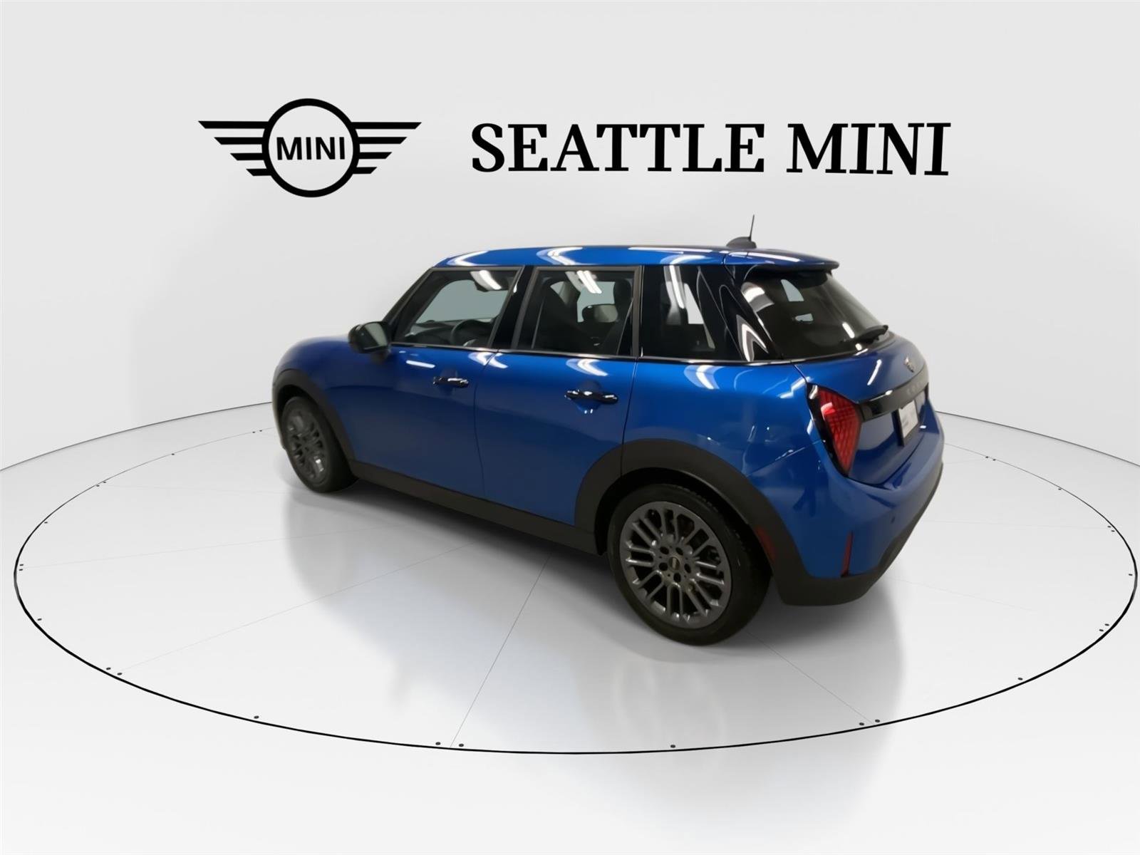 Certified 2025 MINI Cooper 4-Door Hardtop image 8
