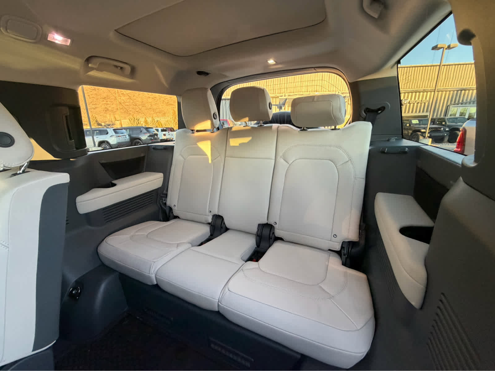 Used 2024 Land Rover Defender 130 S image 19