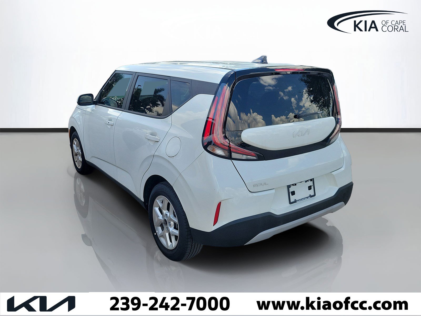 Certified 2025 Kia Soul S FWD image 4
