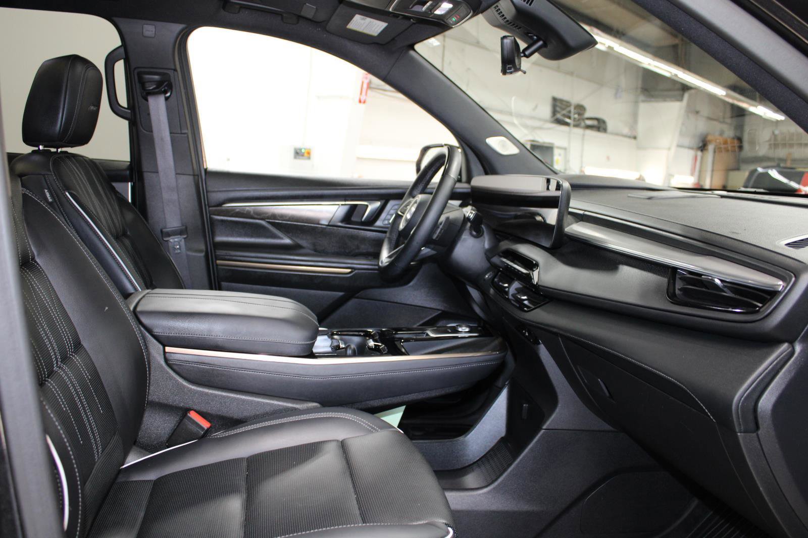 Used 2025 Buick Enclave Avenir w/ Super Cruise Package image 16