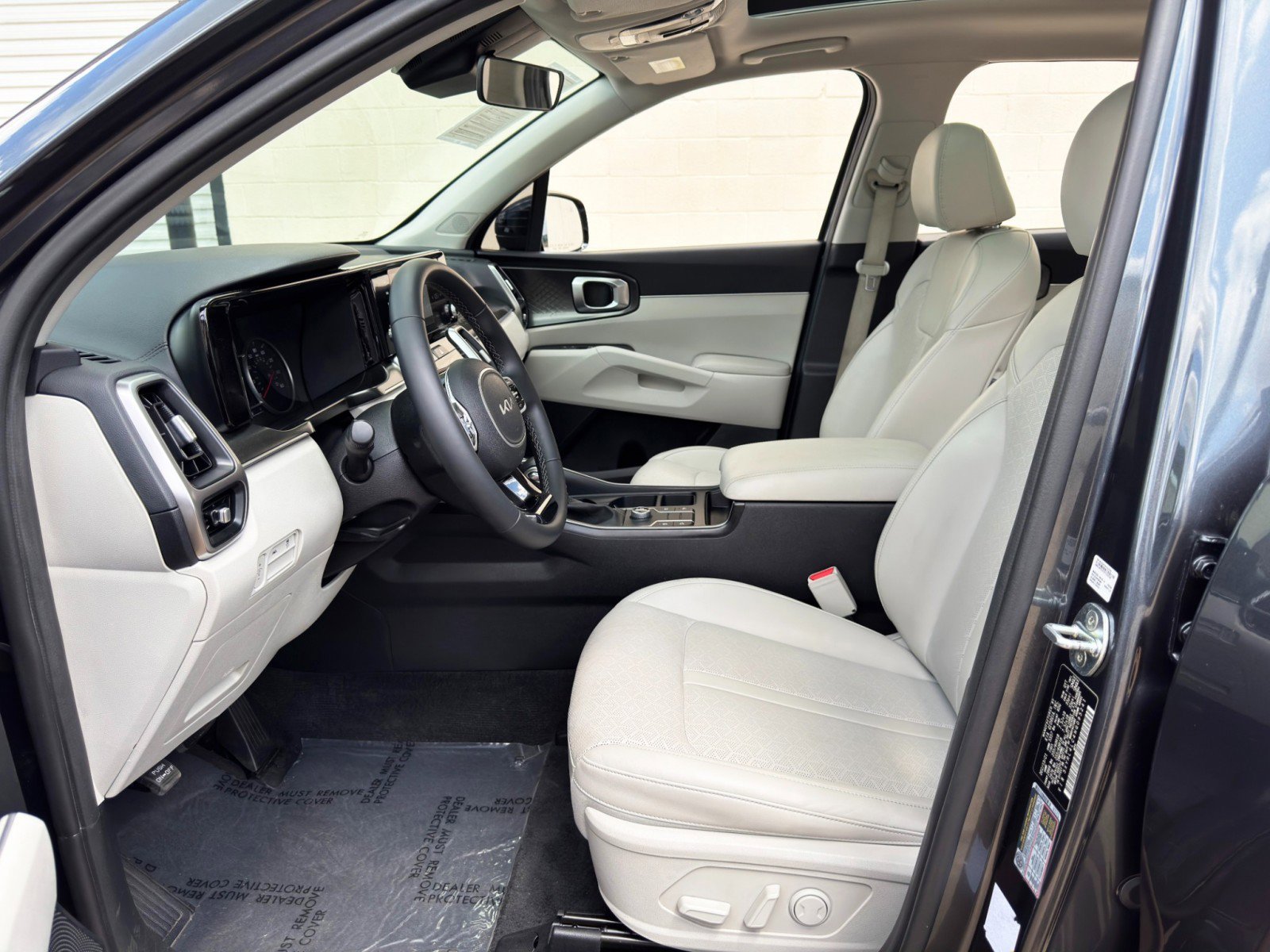 Used 2022 Kia Sorento S w/ Panoramic Sunroof Package FWD image 16