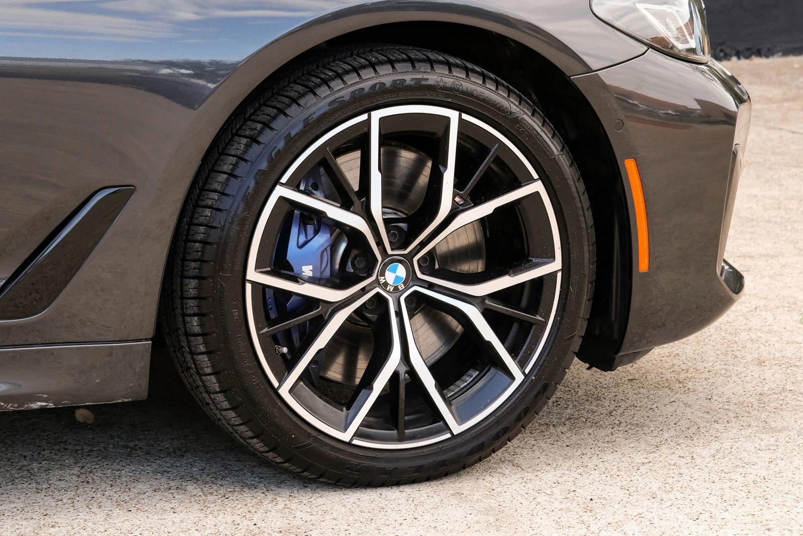 Used 2023 BMW 540i xDrive w/ Executive Package image 70