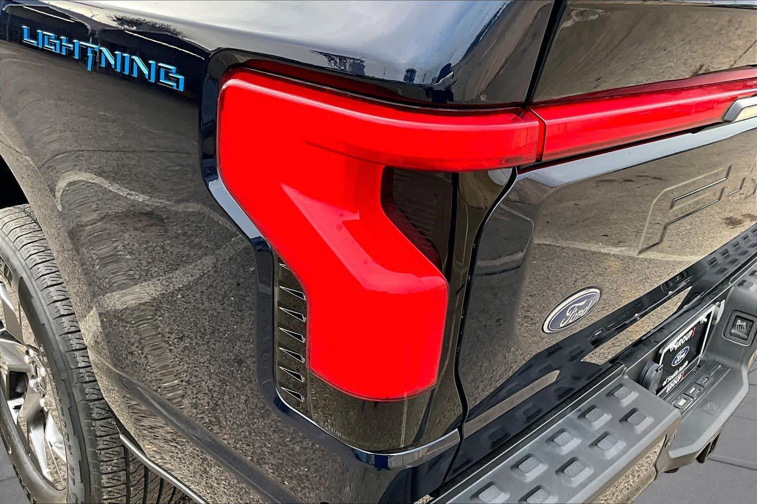Used 2023 Ford F150 Lightning Lariat AWD/4WD image 27
