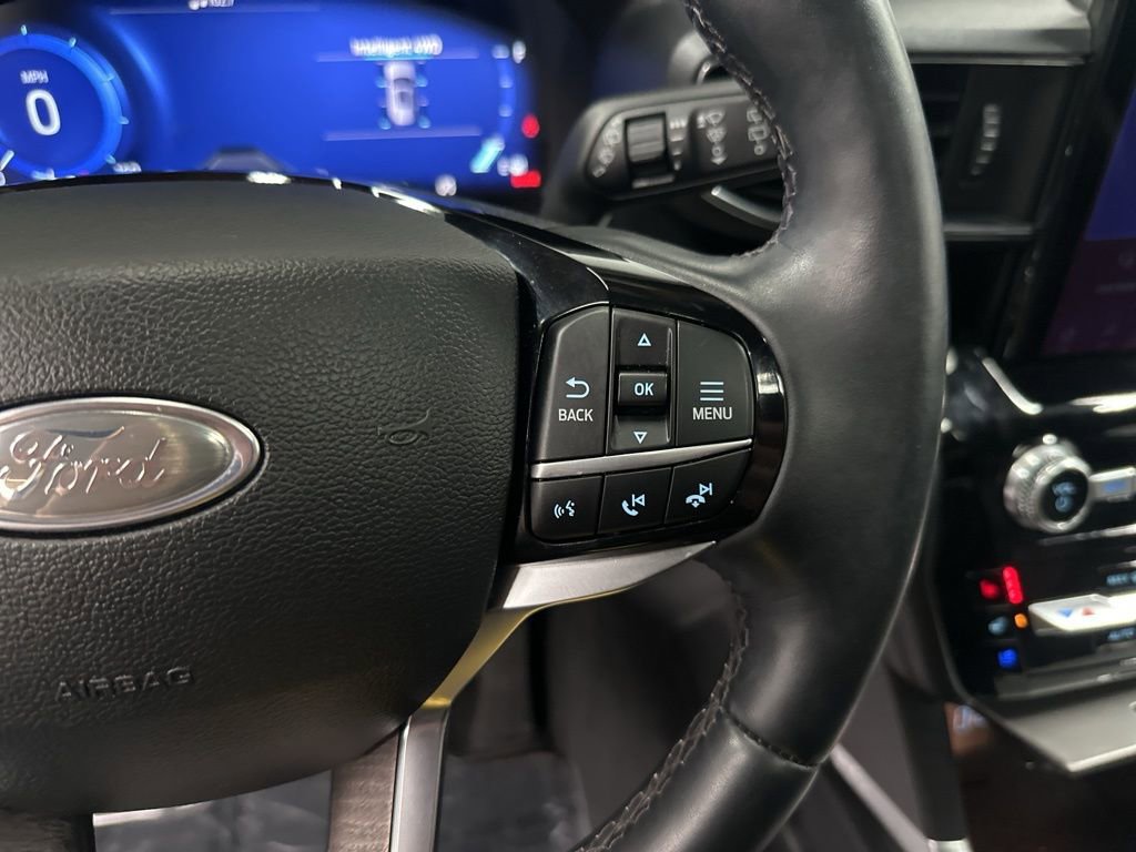 Used 2022 Ford Explorer Platinum w/ Equipment Group 601A AWD/4WD image 16