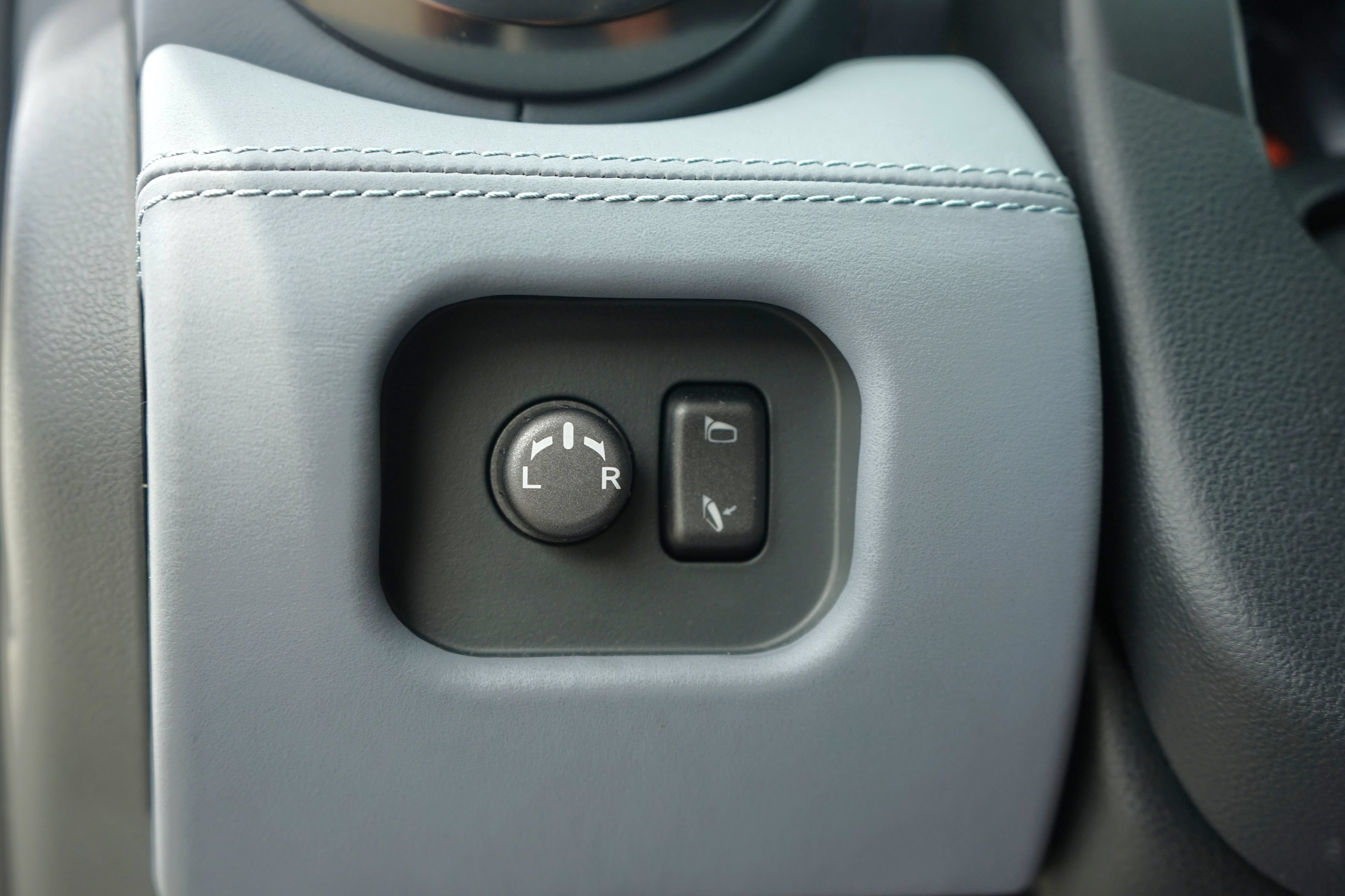 Used 2020 Nissan GT-R Premium AWD/4WD image 17