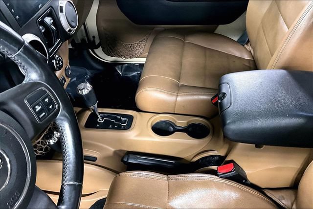 Used 2012 Jeep Wrangler Unlimited Sahara AWD/4WD image 16