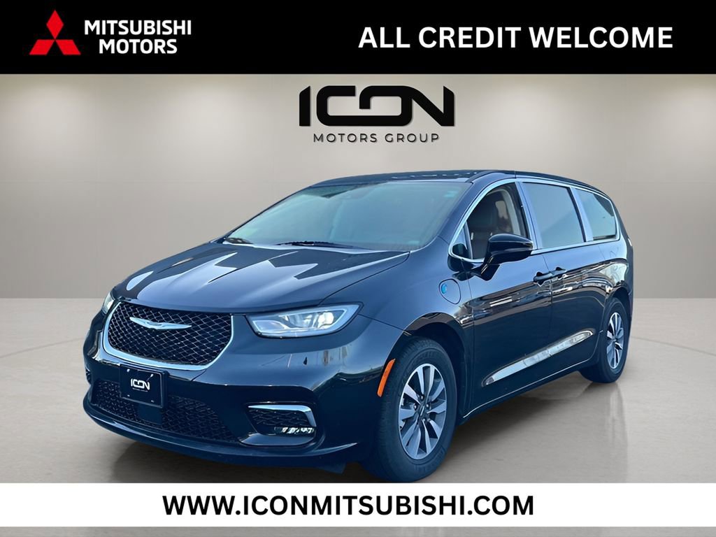 Used 2024 Chrysler Pacifica Select image 1