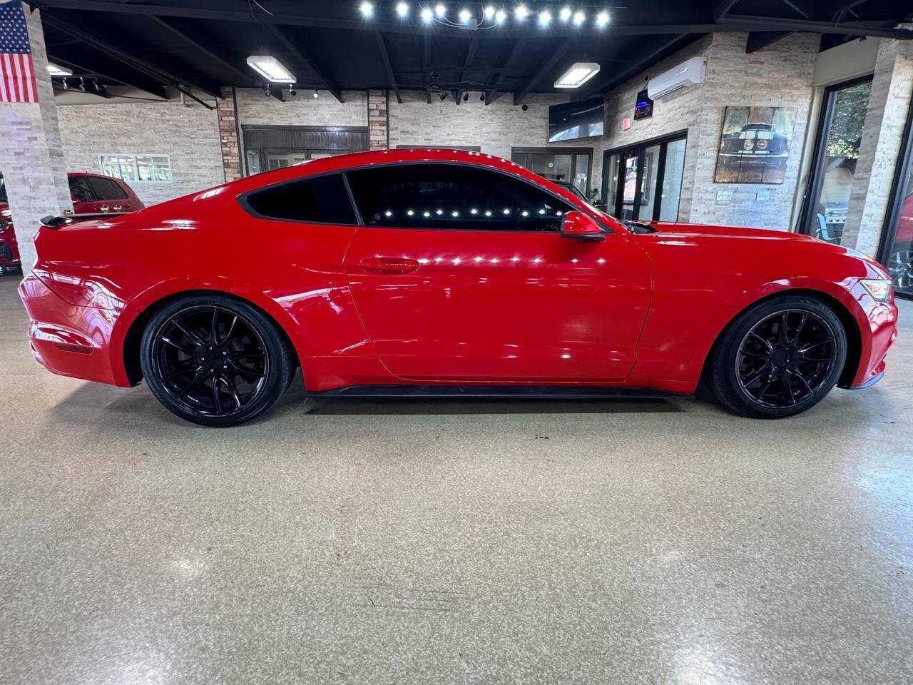 Used 2015 Ford Mustang Coupe RWD image 8