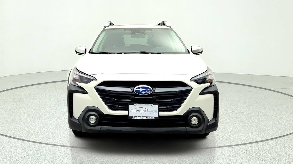 Used 2023 Subaru Outback Touring AWD/4WD image 2