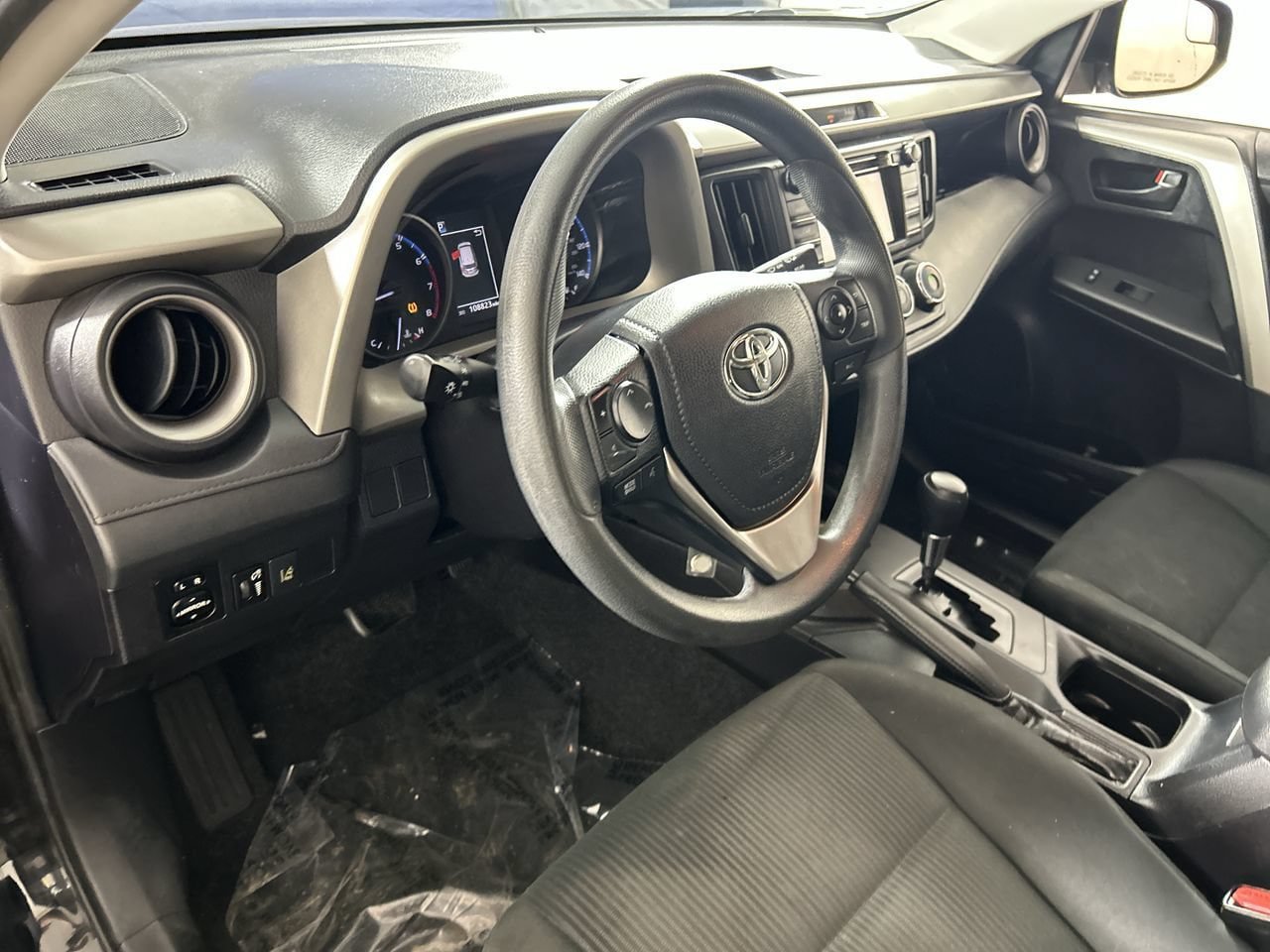Used 2017 Toyota RAV4 LE FWD image 12
