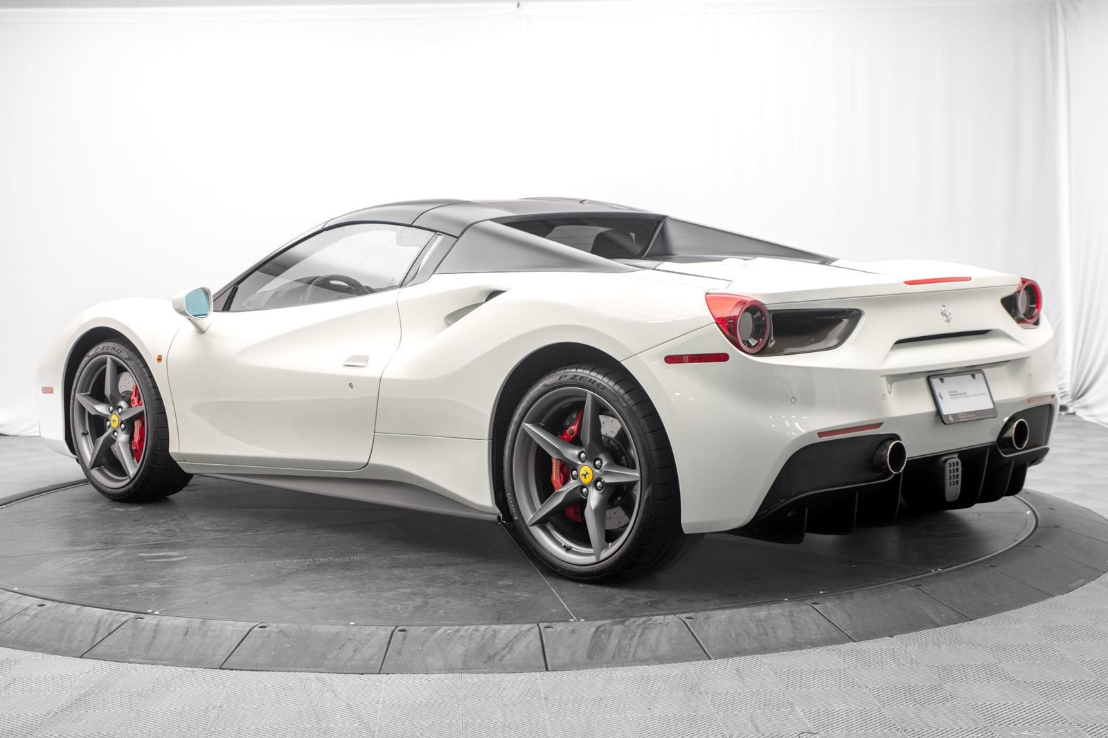 Used 2018 Ferrari 488 Spider RWD image 5