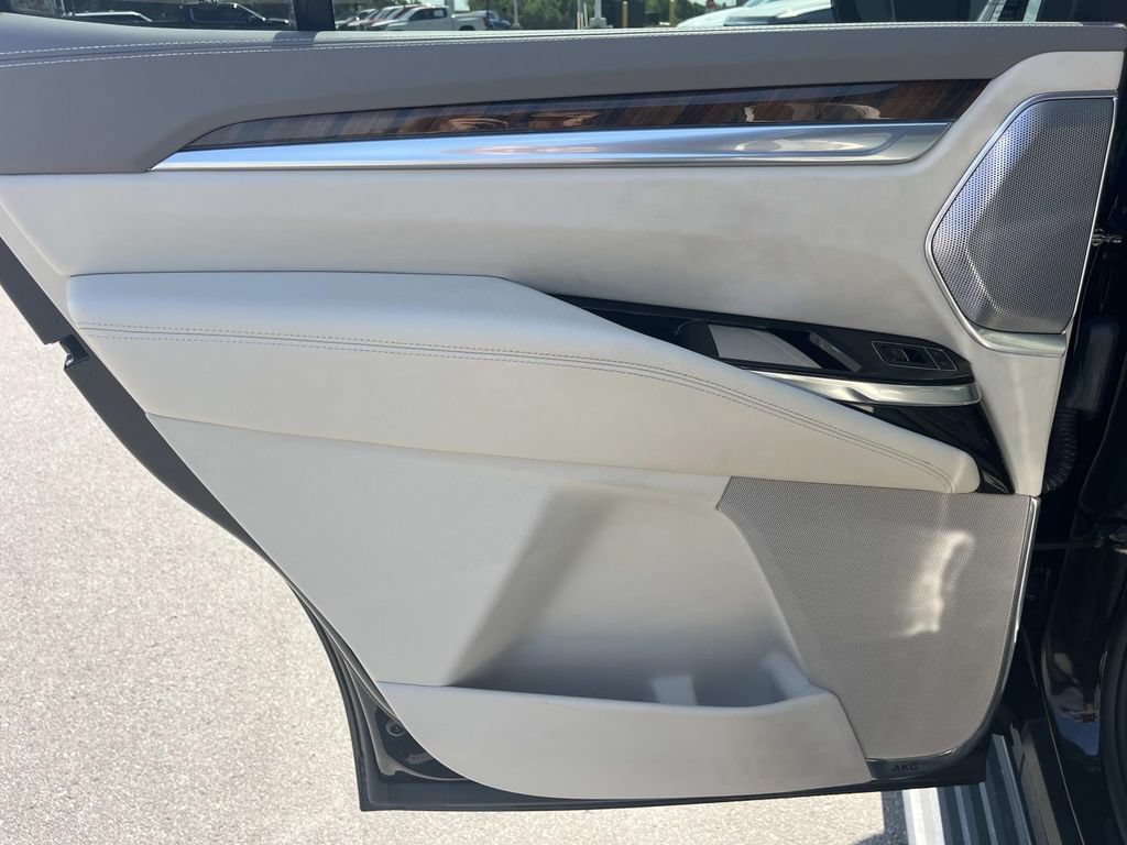 Used 2025 Cadillac Escalade Sport Platinum AWD/4WD image 24