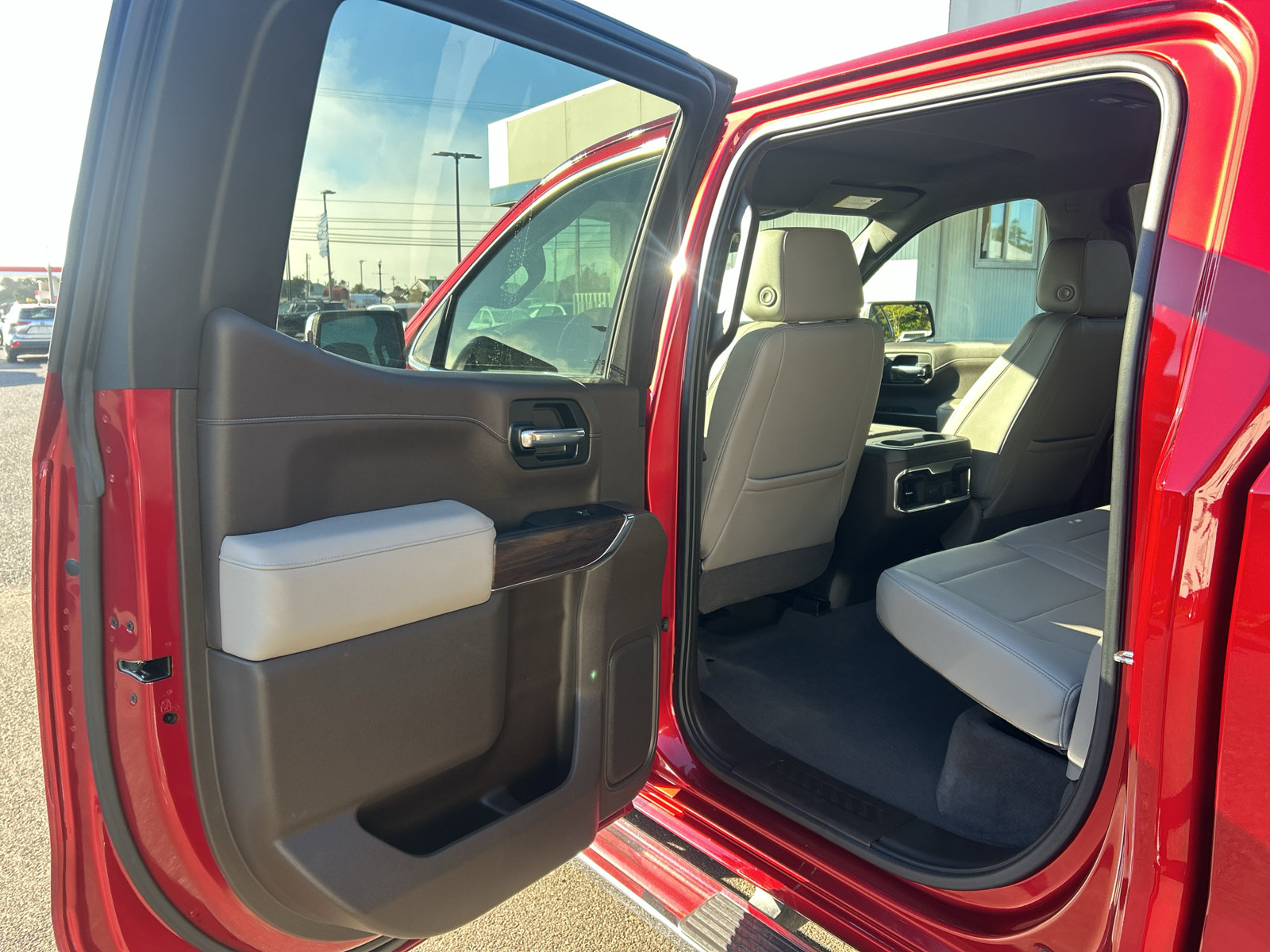 Used 2022 GMC Sierra 1500 SLT w/ SLT Premium Plus Package AWD/4WD image 28