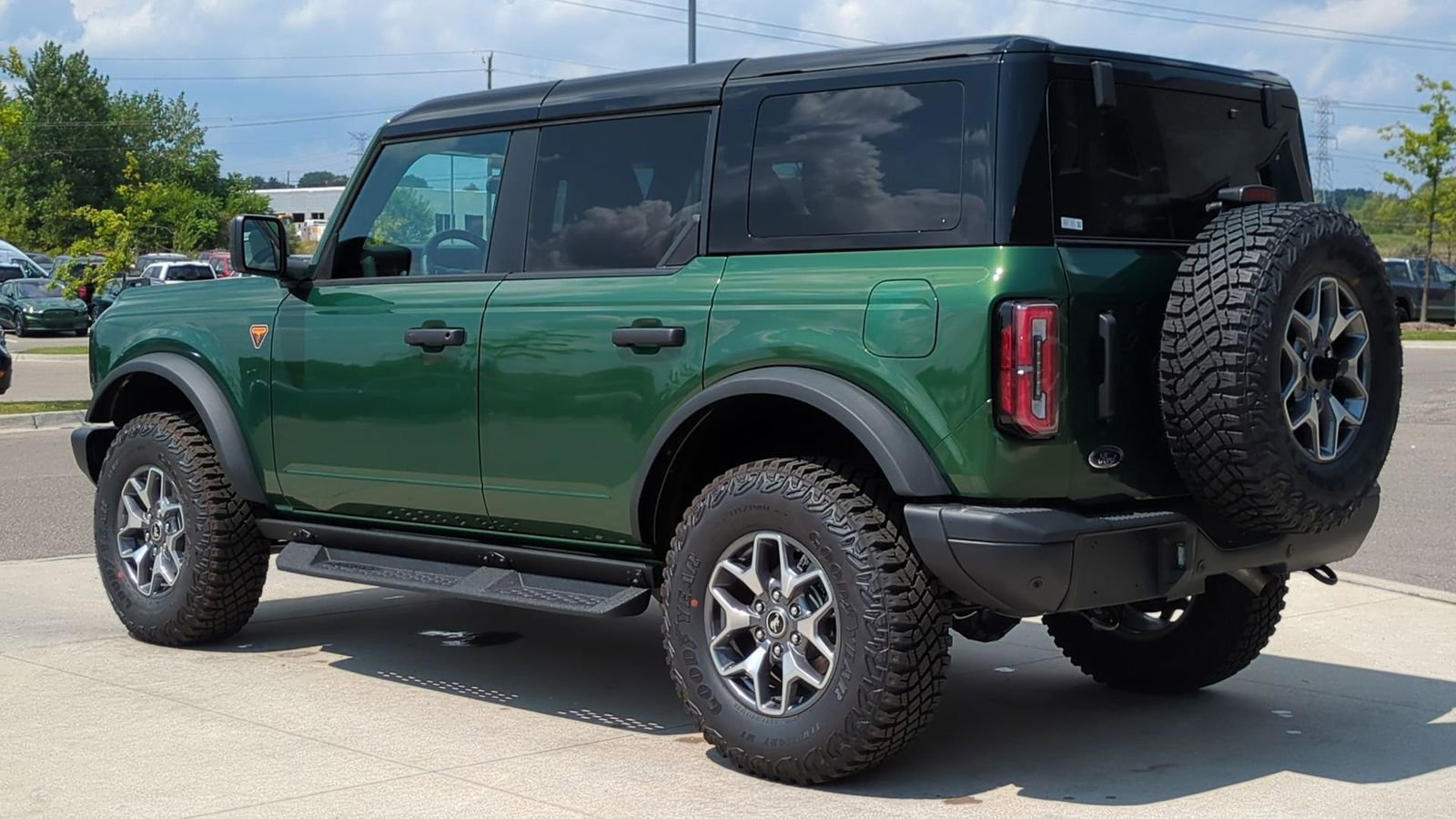 New 2025 Ford Bronco Badlands image 3