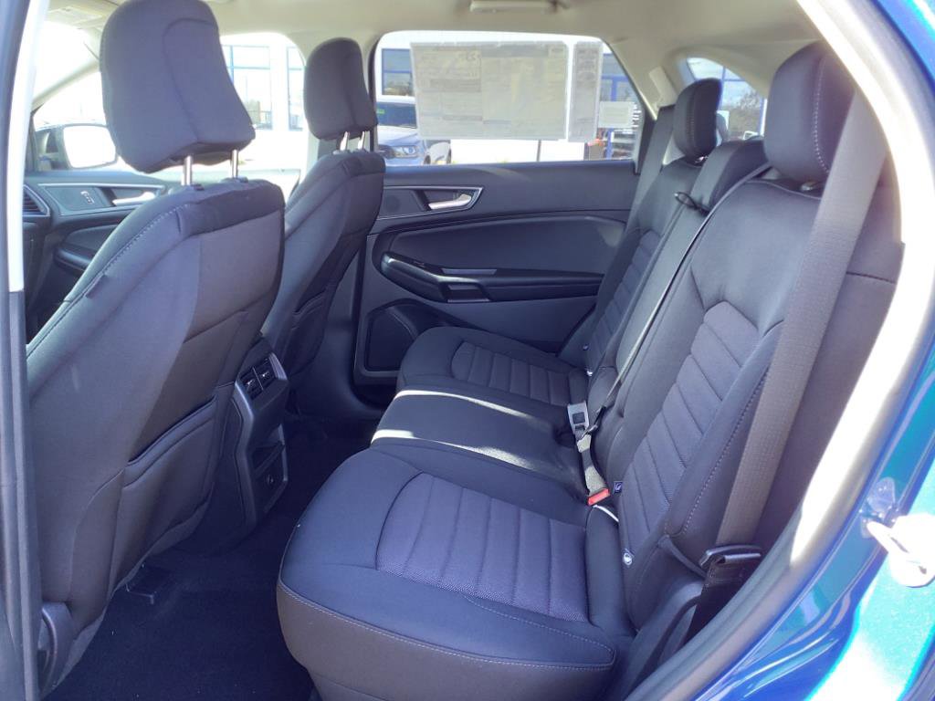 Certified 2024 Ford Edge SE w/ Black Appearance Package image 8