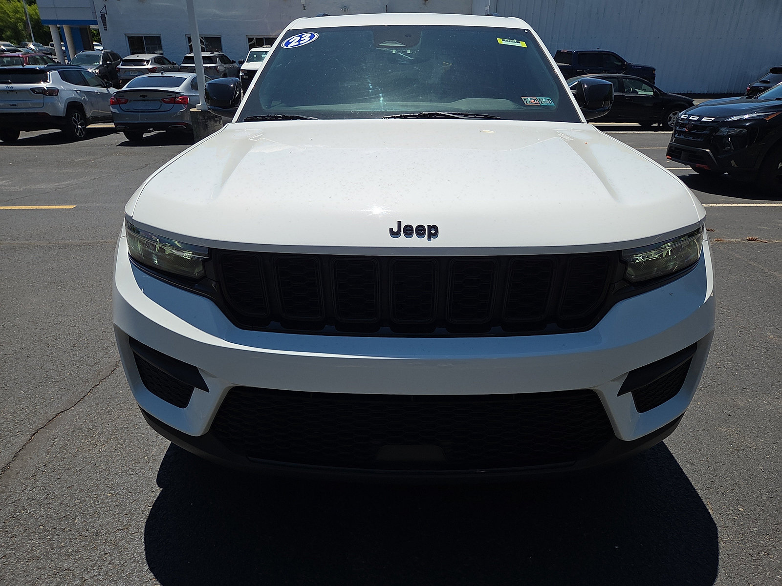 Used 2023 Jeep Grand Cherokee Altitude AWD/4WD image 8
