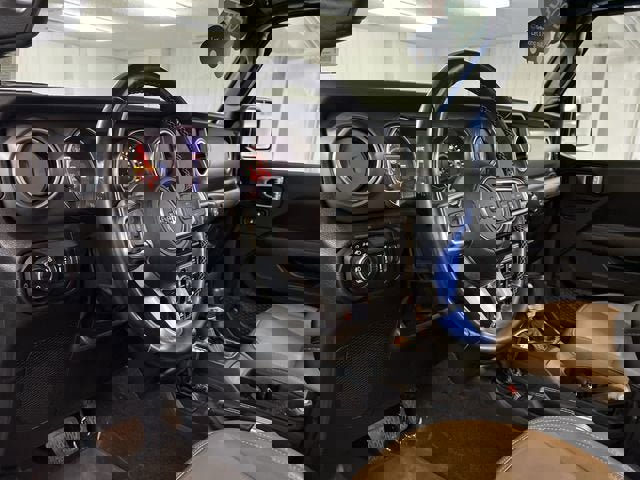 Used 2022 Jeep Gladiator Rubicon w/ Cold Weather Group image 10