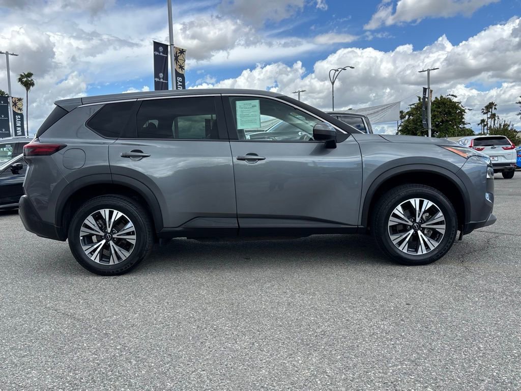 Used 2023 Nissan Rogue SV image 3