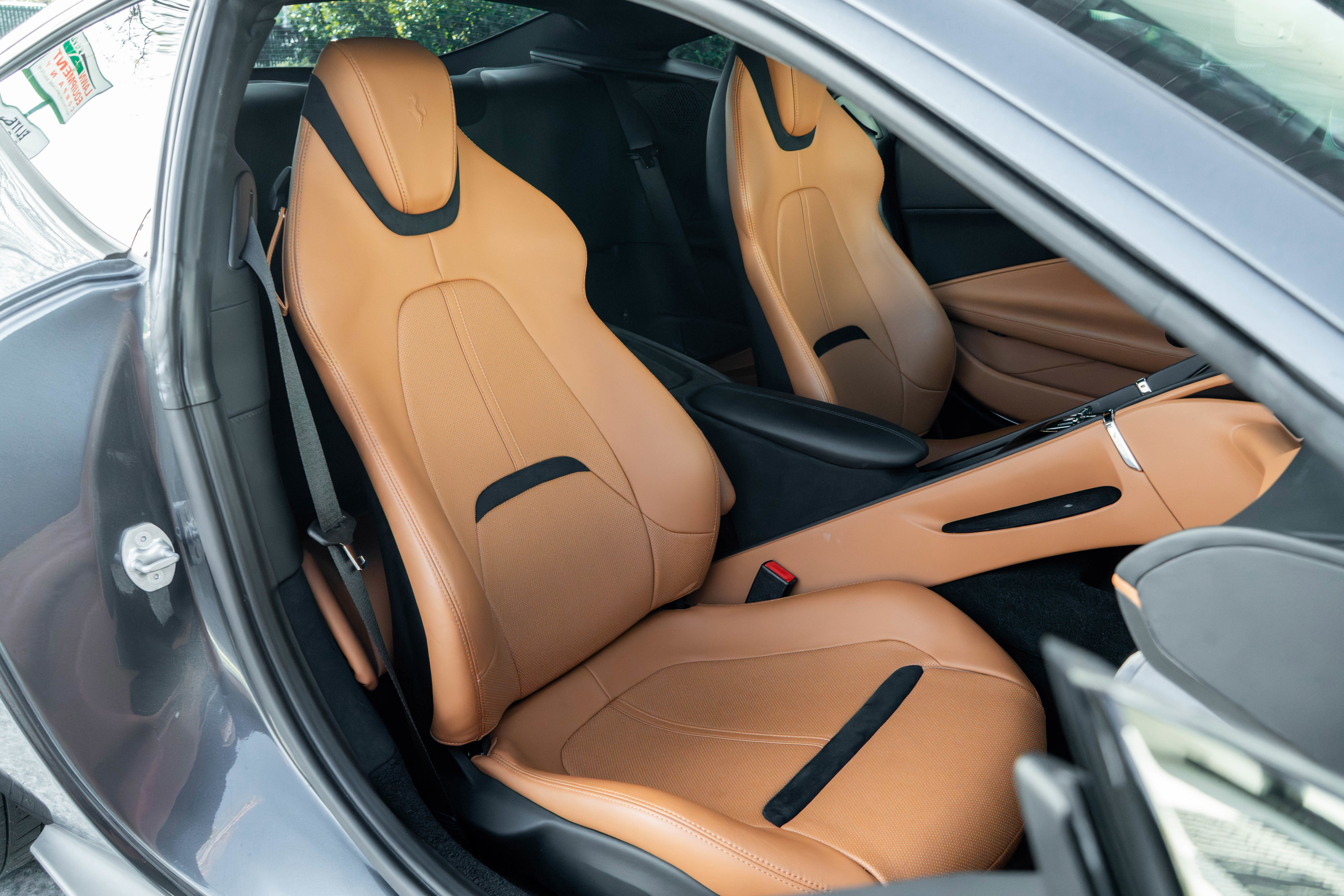 Used 2021 Ferrari Roma image 32