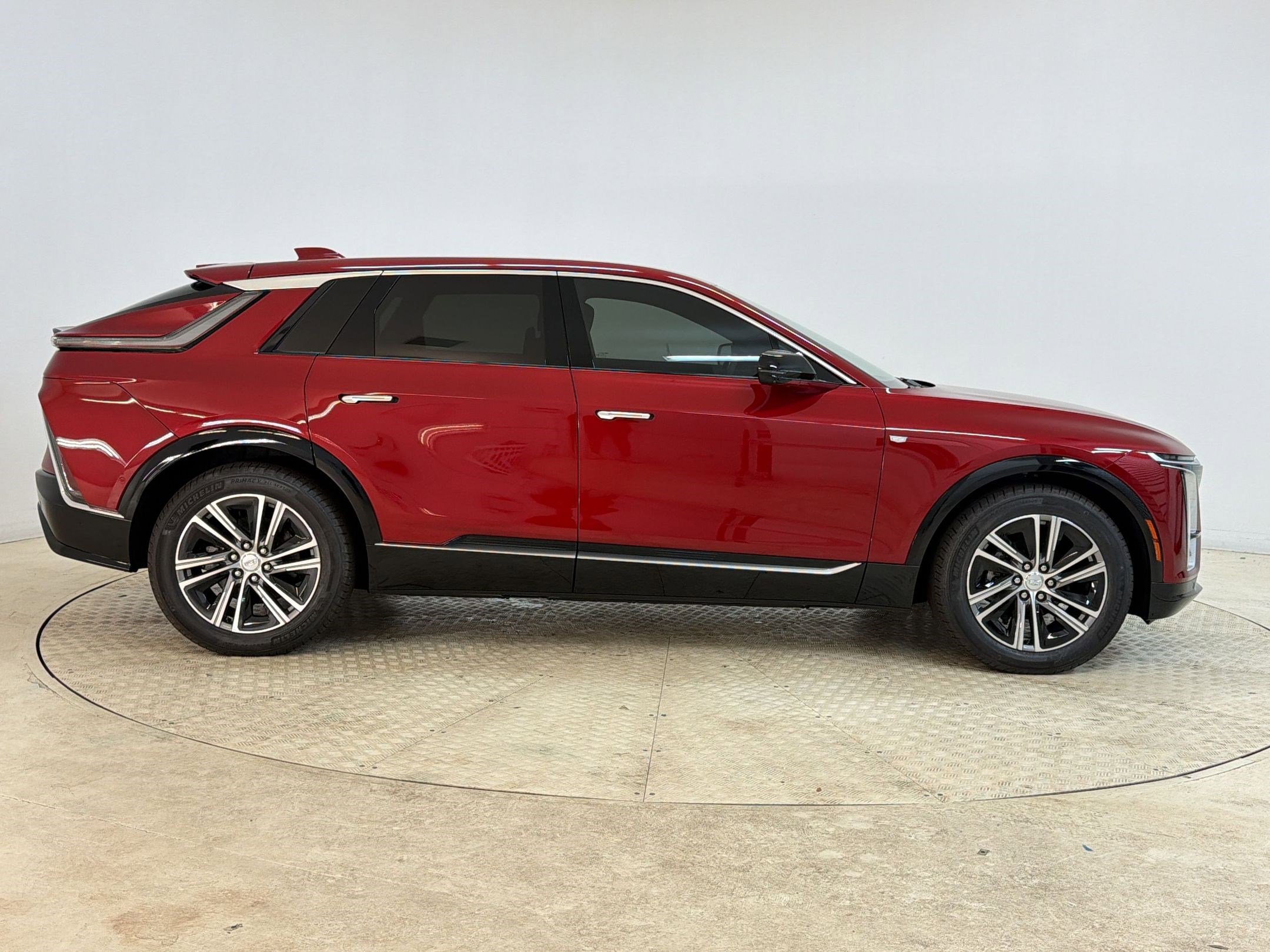 New 2026 Cadillac Lyriq Premium Luxury w/ LPO, Floor Liner Package AWD/4WD image 8