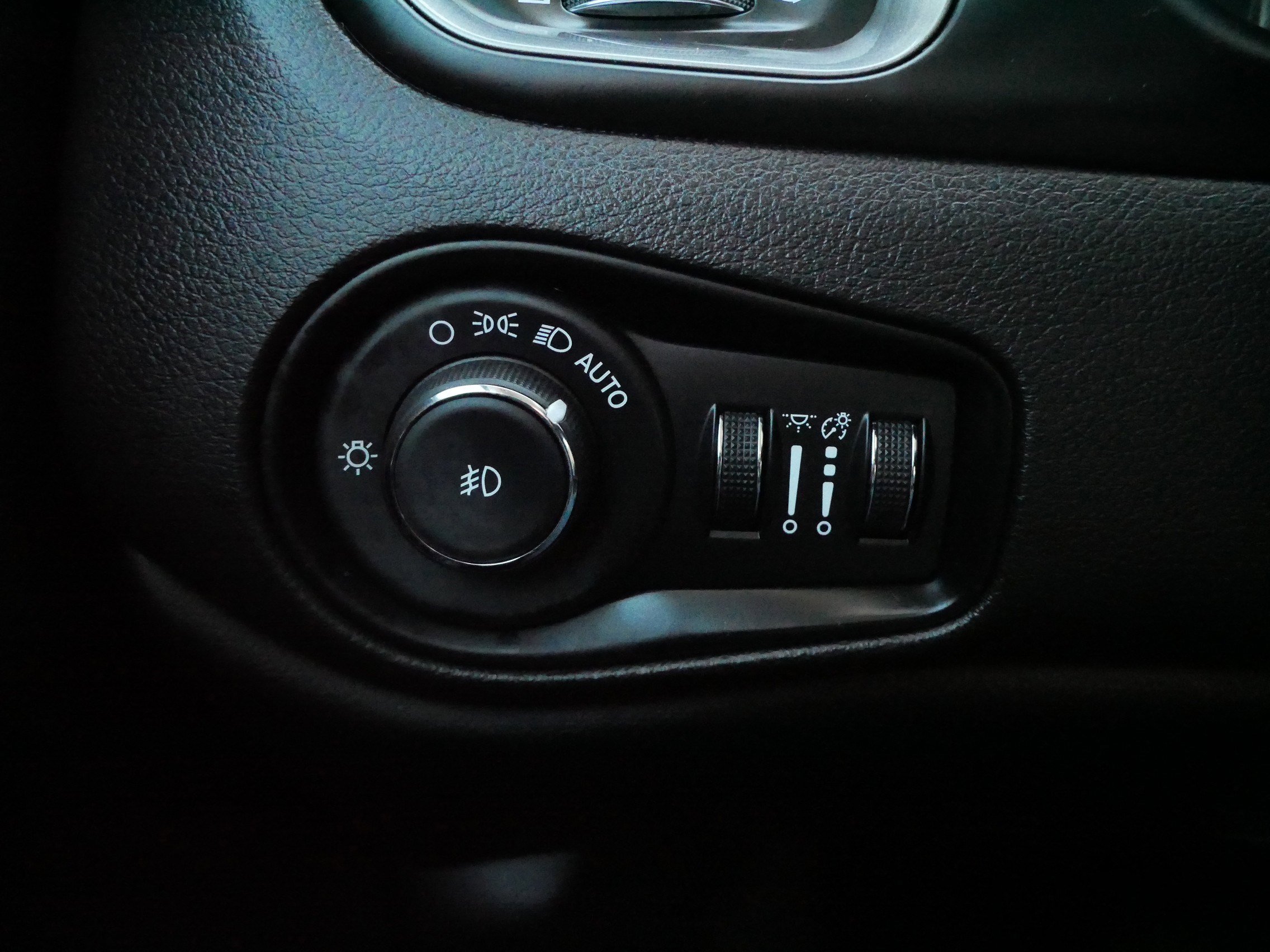 Used 2022 Jeep Renegade Latitude w/ Convenience Group AWD/4WD image 24