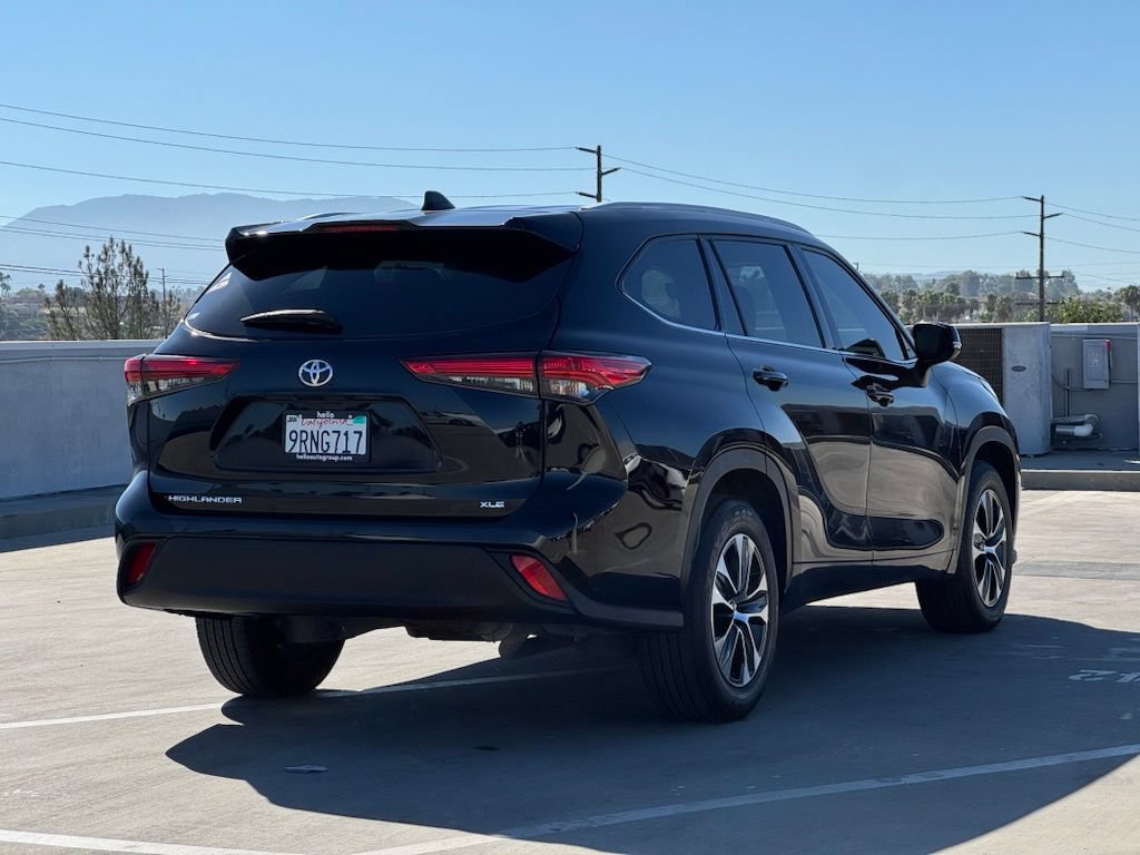 Used 2022 Toyota Highlander XLE FWD image 34