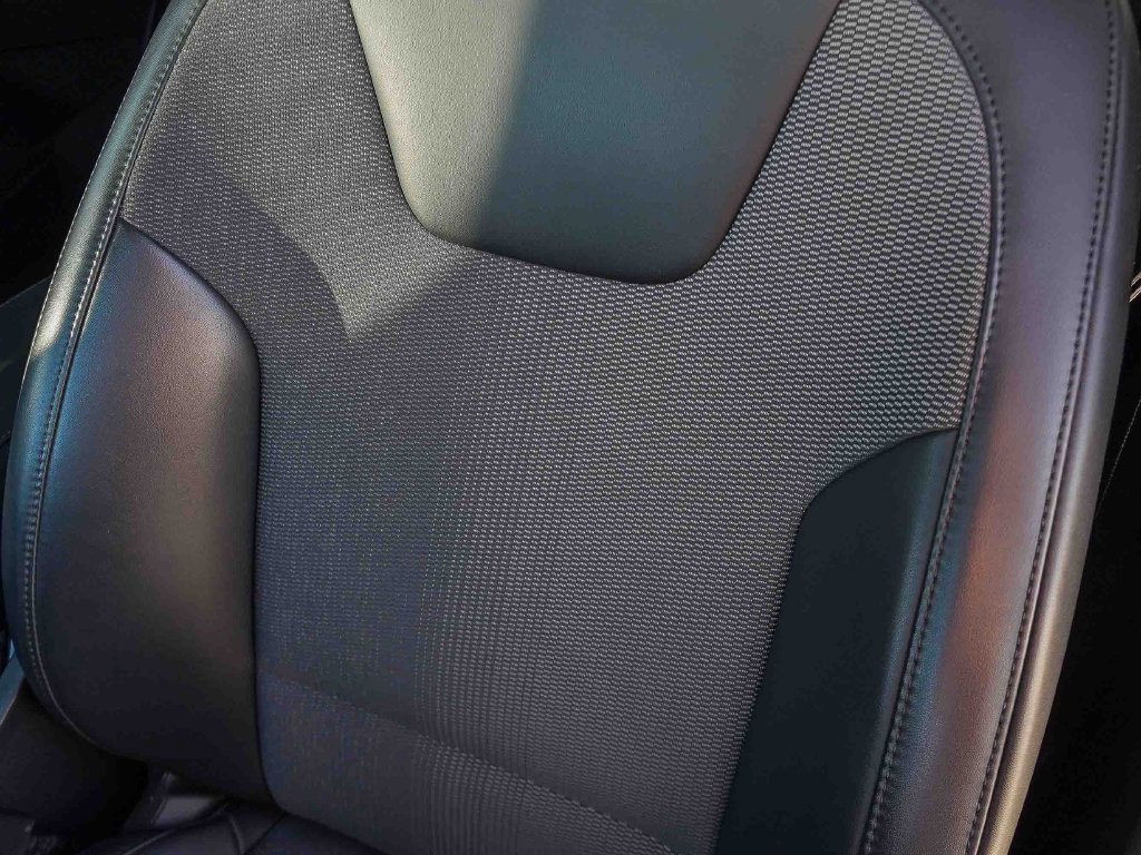 Used 2025 Kia Niro EX FWD image 27