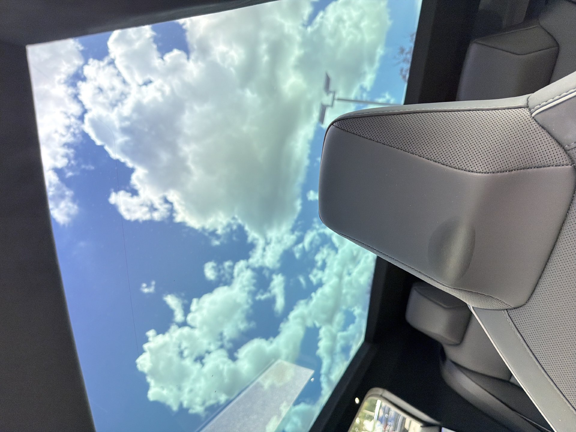 Used 2024 Tesla Cybertruck AWD Crew Cab image 33