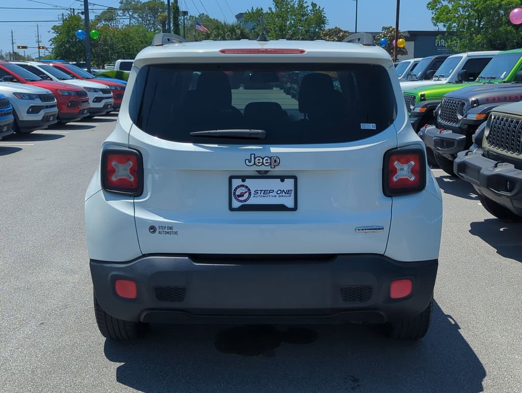 Used 2015 Jeep Renegade Latitude FWD image 6