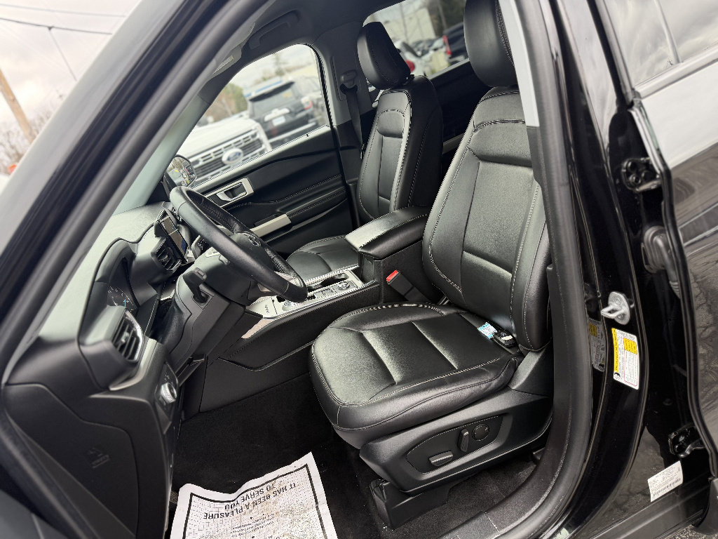Used 2022 Ford Explorer XLT w/ Equipment Group 202A image 11