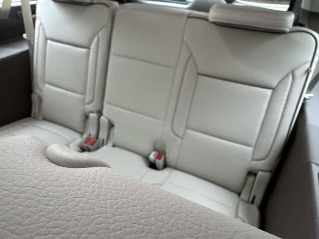 Used 2023 GMC Yukon XL Denali image 13