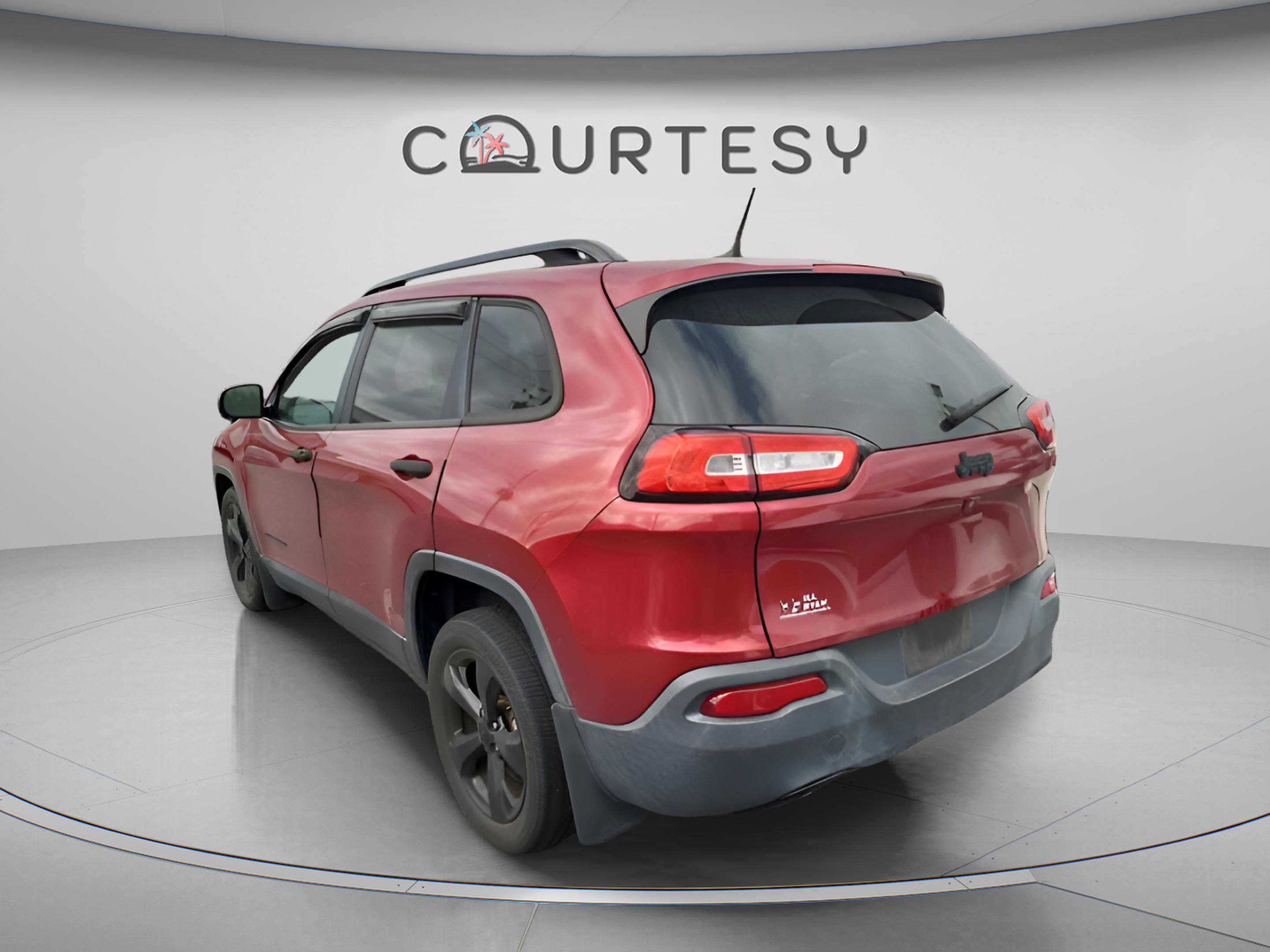 Used 2016 Jeep Cherokee Sport FWD image 4