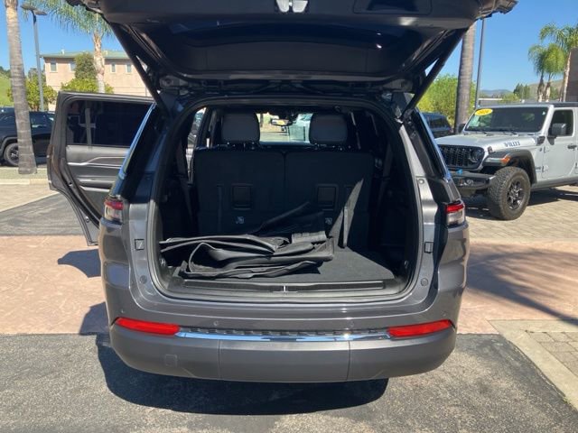 Used 2024 Jeep Grand Cherokee L Limited image 23