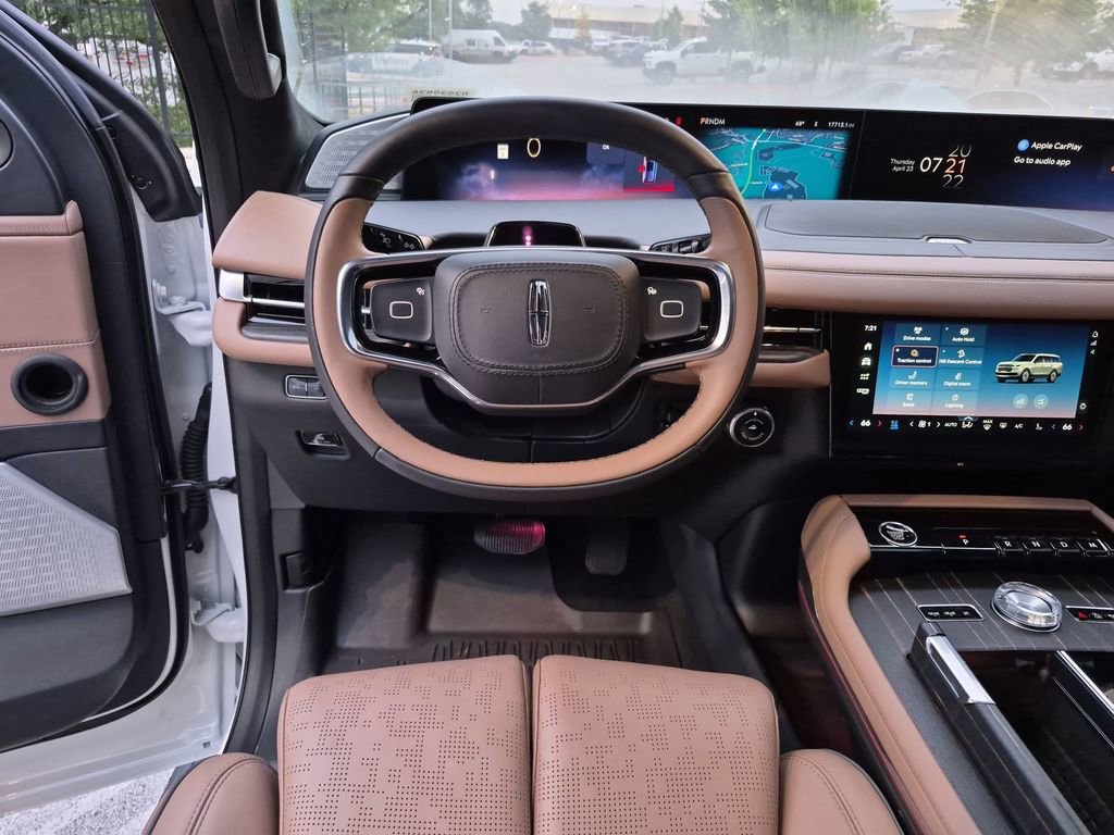 Used 2025 Lincoln Navigator L Black Label AWD/4WD image 34