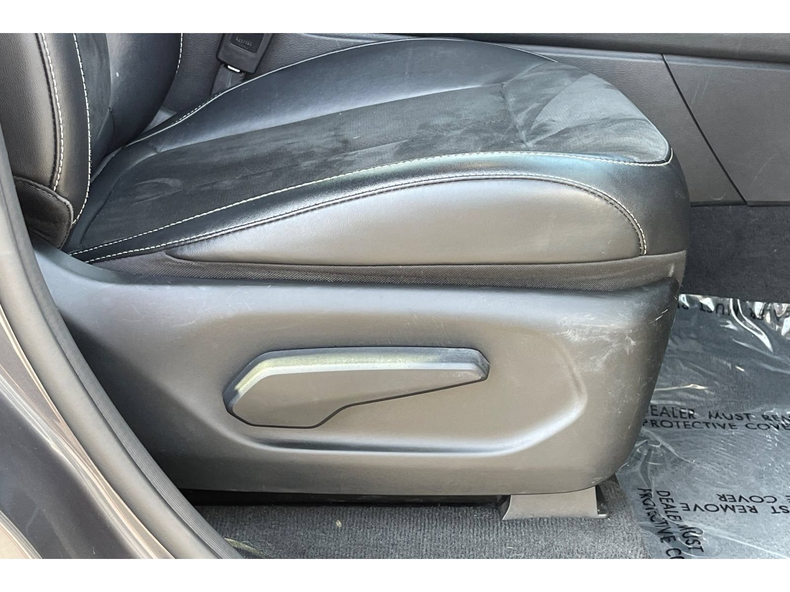 Used 2022 Jeep Grand Cherokee L Laredo RWD image 23