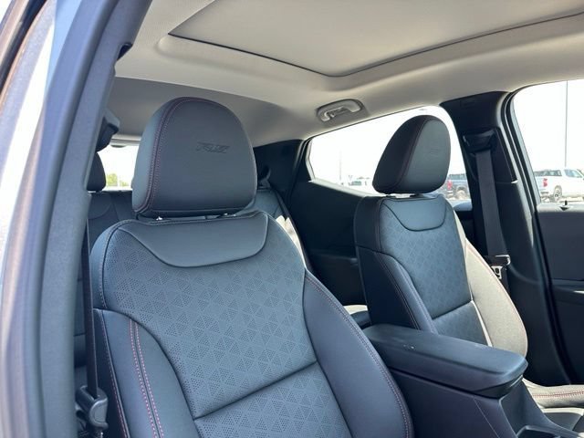 Certified 2027 Chevrolet Bolt RS w/ Technology Package FWD image 32