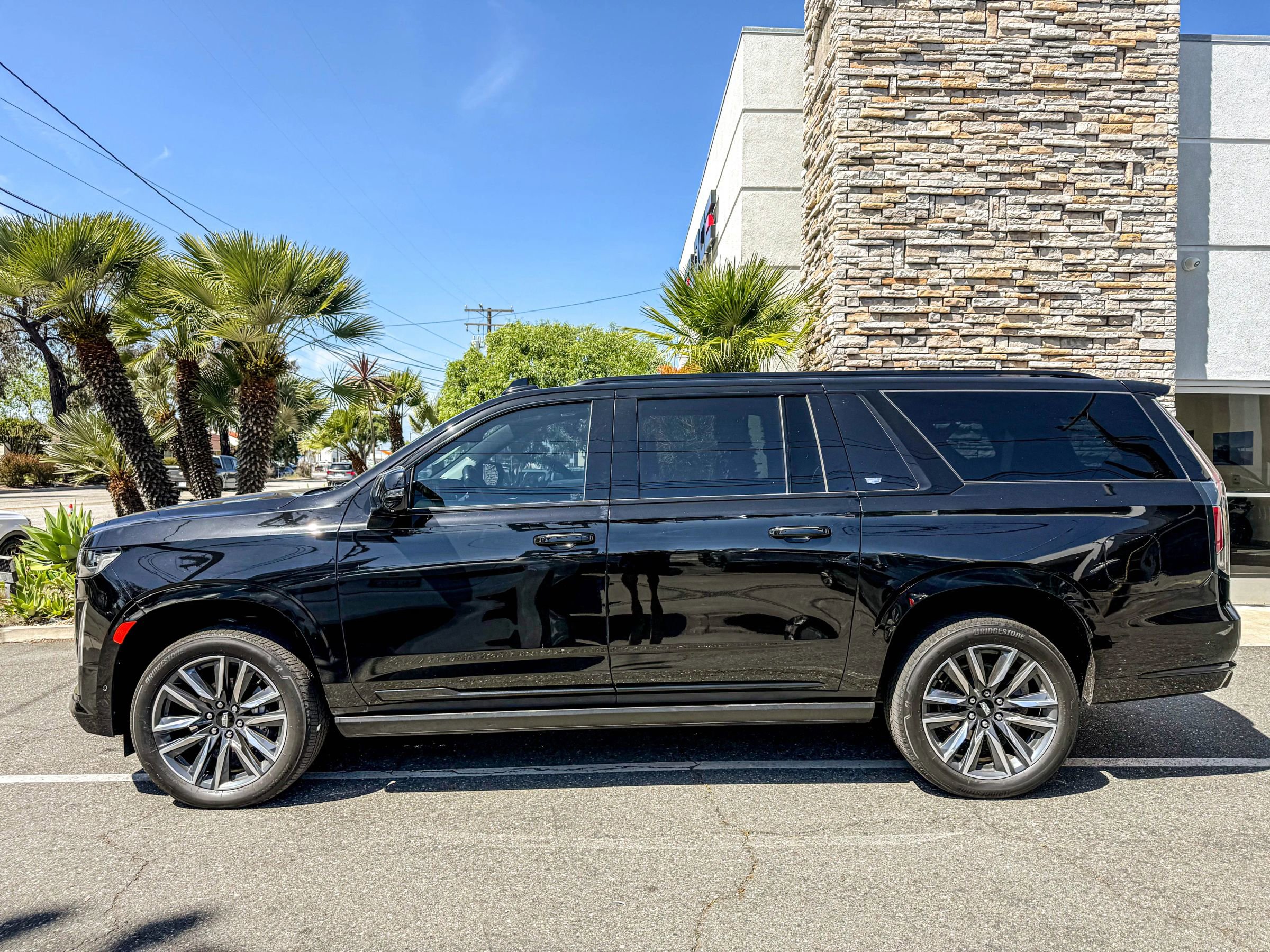 Used 2022 Cadillac Escalade ESV Sport Platinum w/ Heavy-Duty Trailer Package AWD/4WD image 13