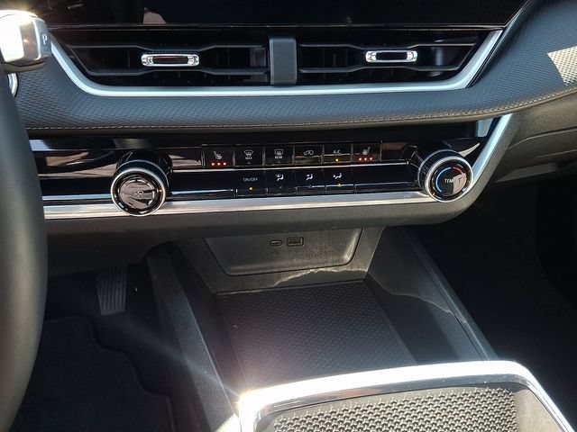 Used 2026 Chevrolet Equinox LT FWD image 11