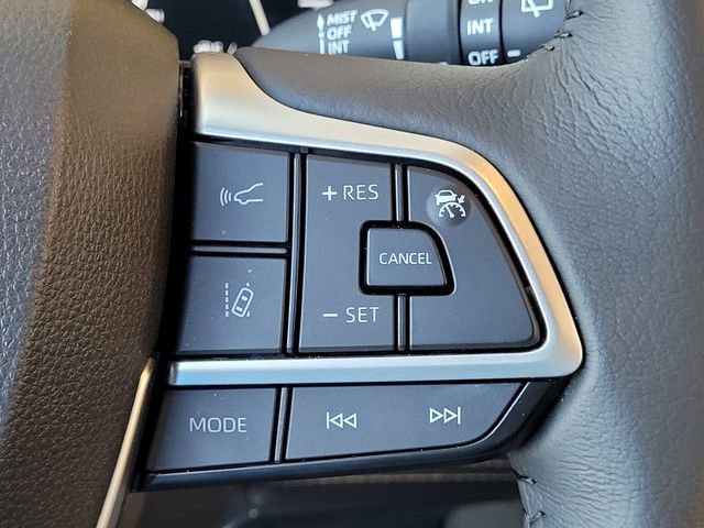 Used 2025 Toyota Sienna XLE image 30