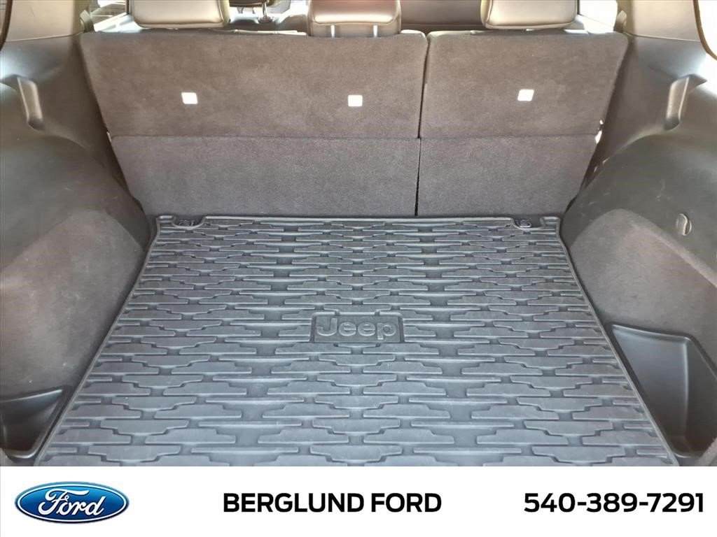 Used 2018 Jeep Grand Cherokee Altitude AWD/4WD image 17