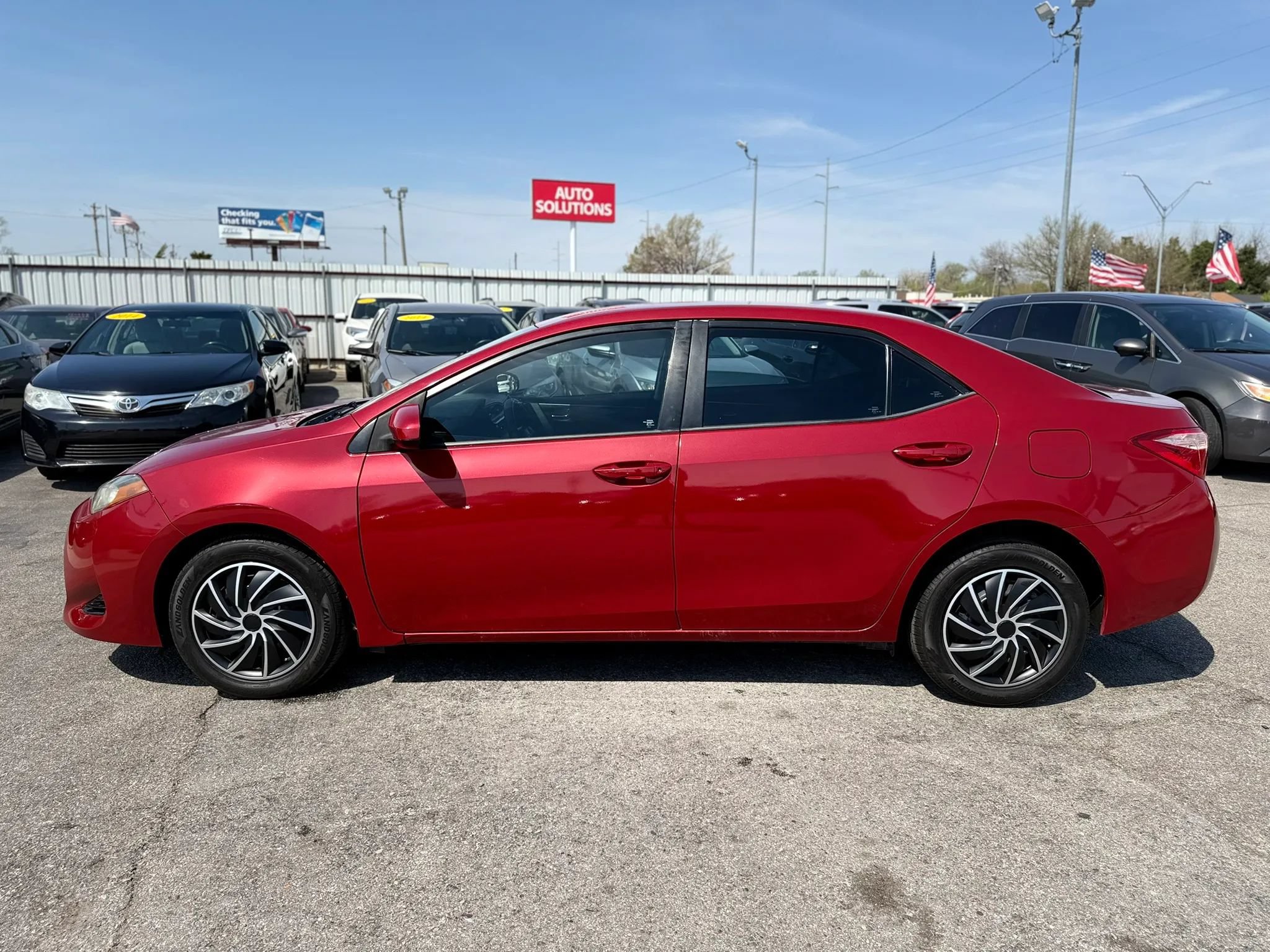 Used 2017 Toyota Corolla LE FWD image 5