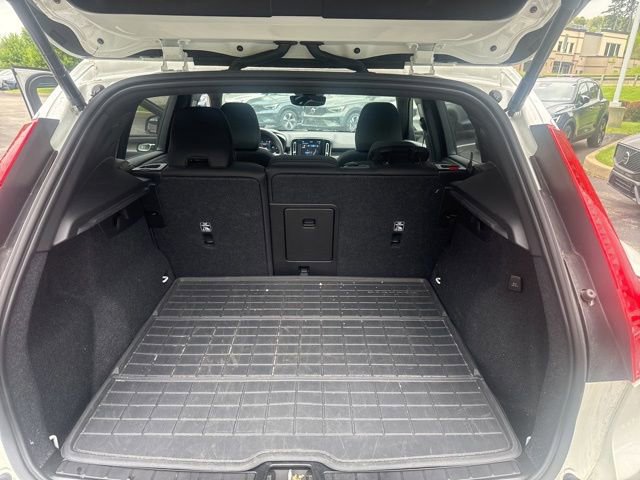 Used 2023 Volvo XC40 B5 Plus w/ Protection Package Premier AWD/4WD image 14