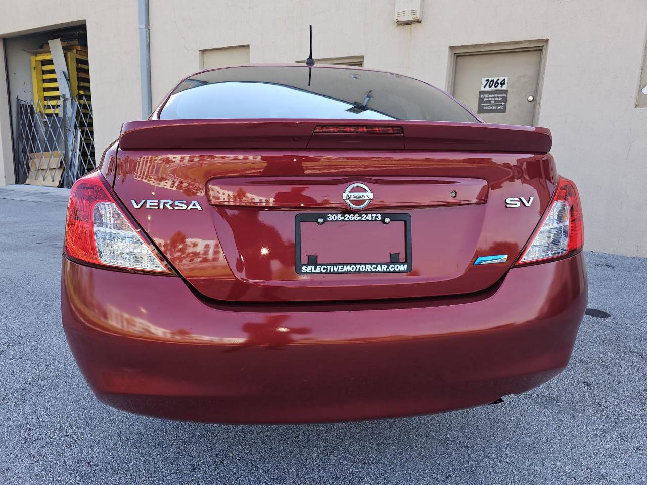 Used 2013 Nissan Versa SV image 10