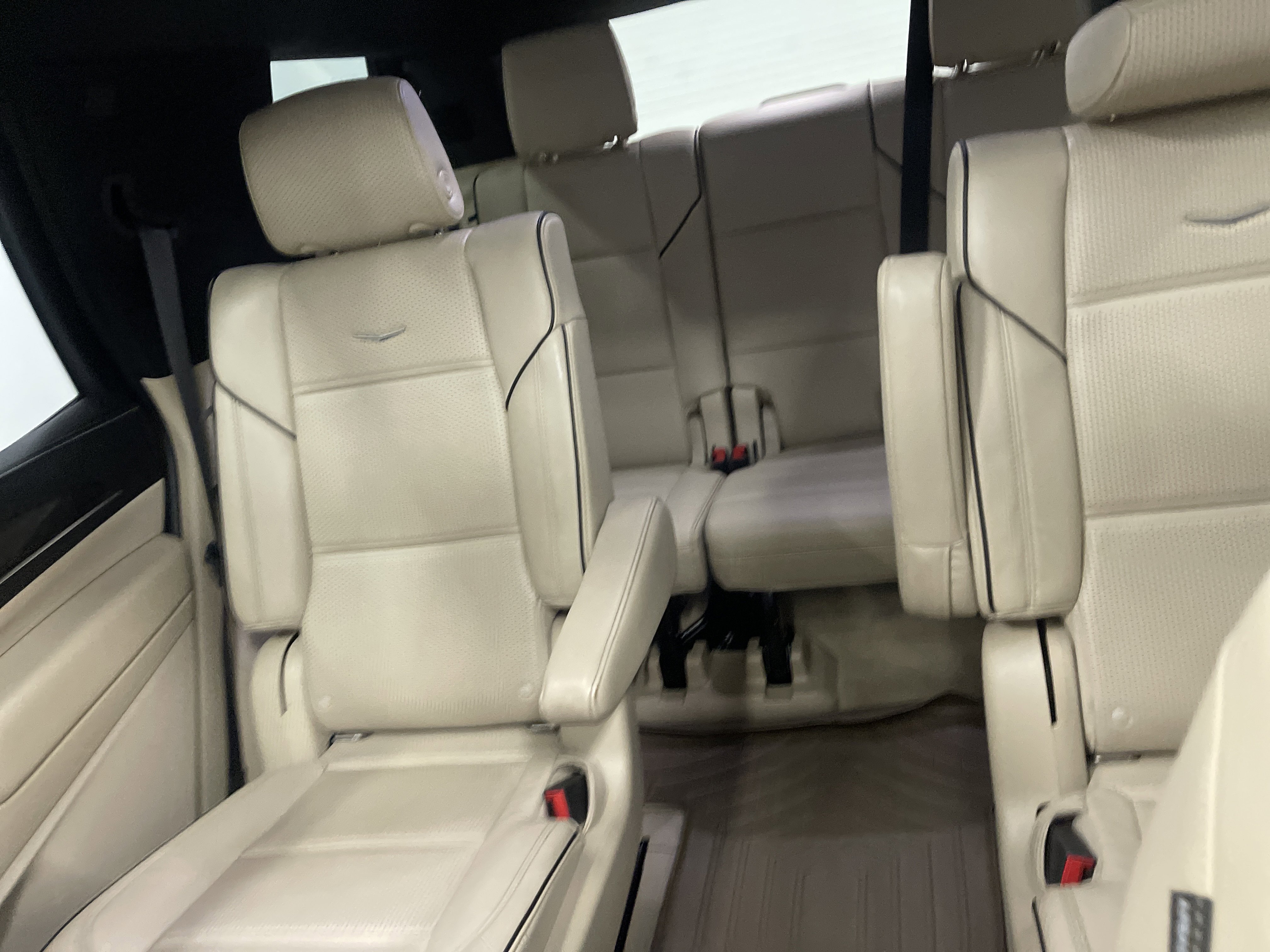 Used 2022 Cadillac Escalade Premium Luxury w/ Performance Package AWD/4WD image 11