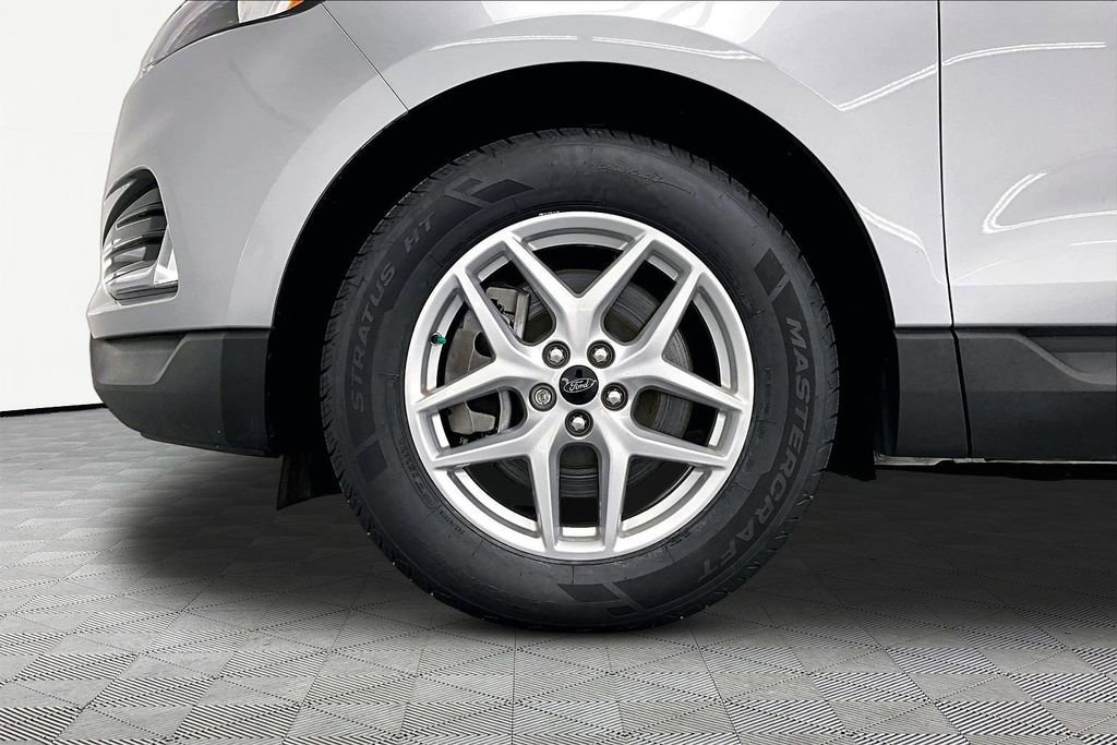 Certified 2024 Ford Edge SEL w/ Convenience Package AWD/4WD image 9