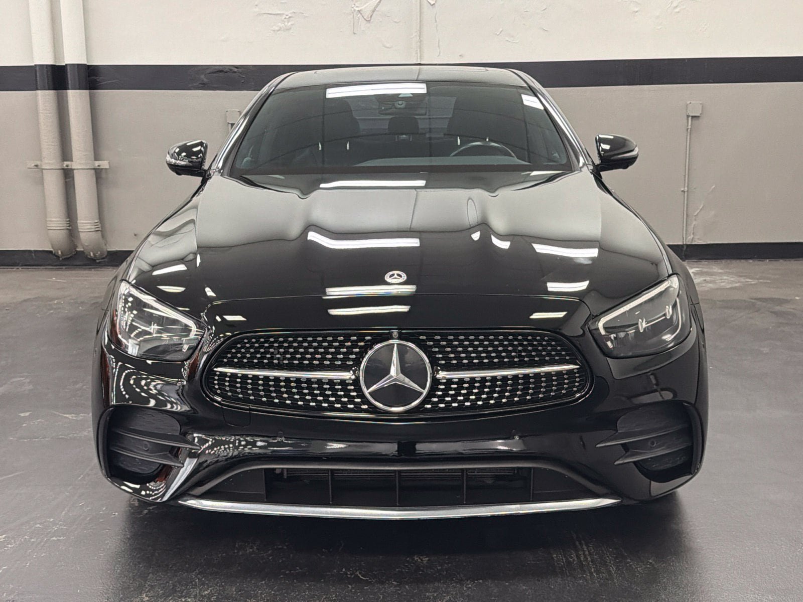 Used 2023 Mercedes-Benz E 350 4MATIC Sedan image 4