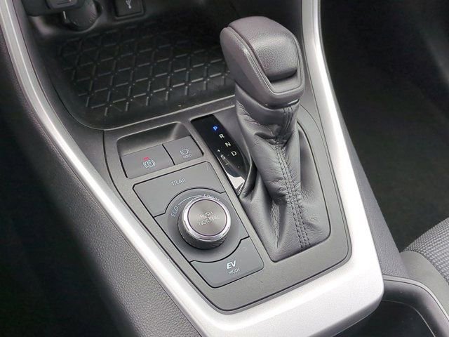 Certified 2022 Toyota RAV4 LE AWD/4WD image 13