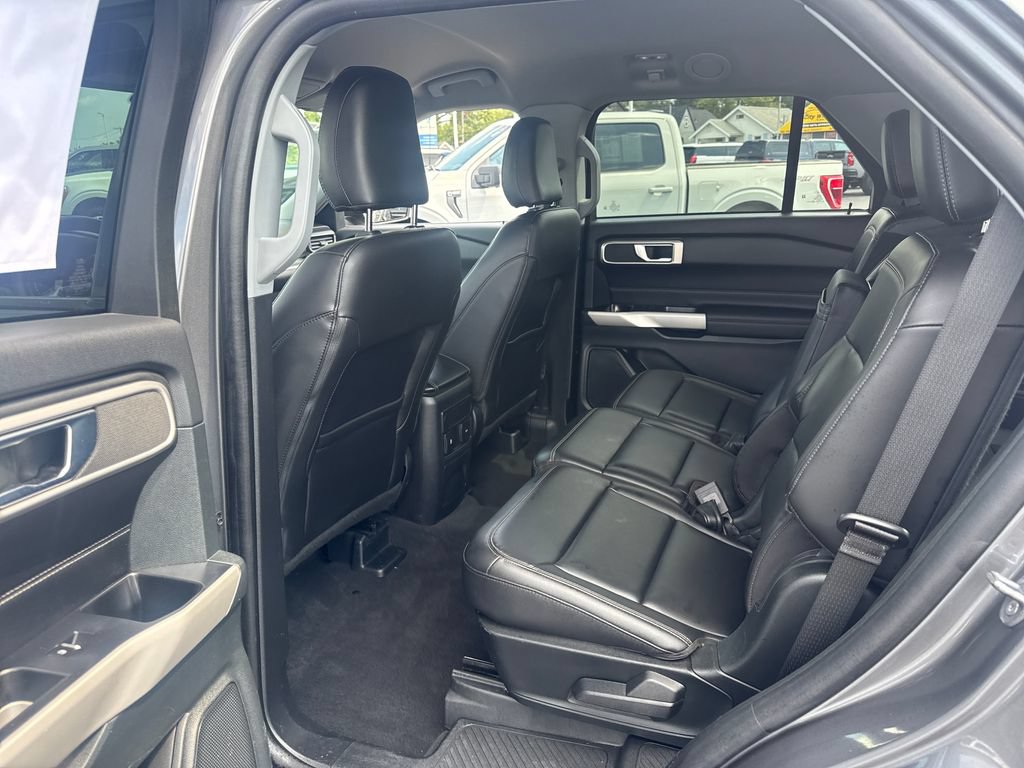 Used 2024 Ford Explorer XLT w/ Equipment Group 202A AWD/4WD image 18