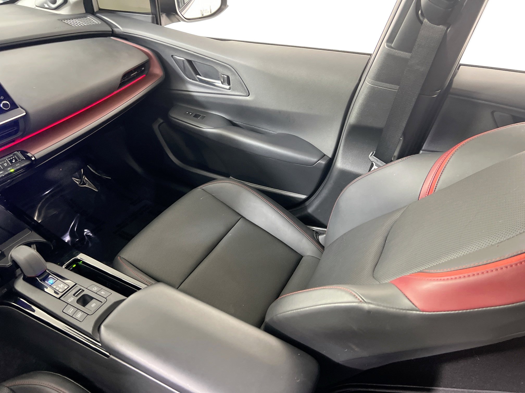 Used 2024 Toyota Prius Prime Premium w/ Advanced Technology Package image 23